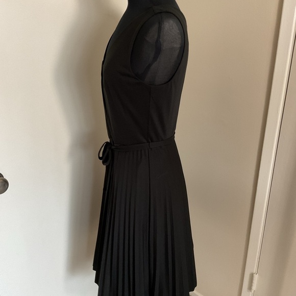 25. NWT Ann Taylor Black Pleated Tie Front Midi Sleeveless Dress Size 6 - Picture 7 of 10